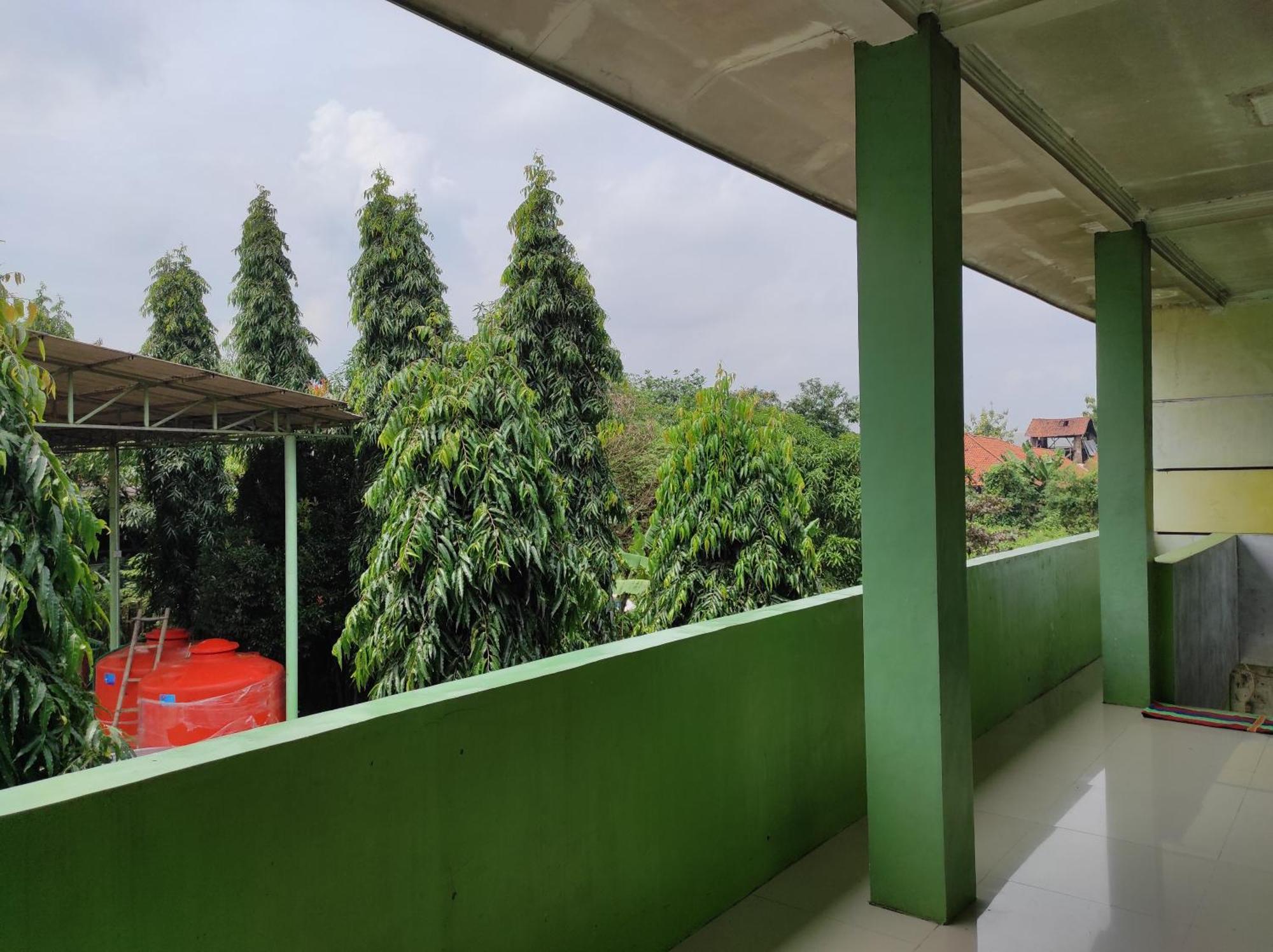 Oyo 90333 Wisma Tenang Jaya Syariah Majalengka Ngoại thất bức ảnh