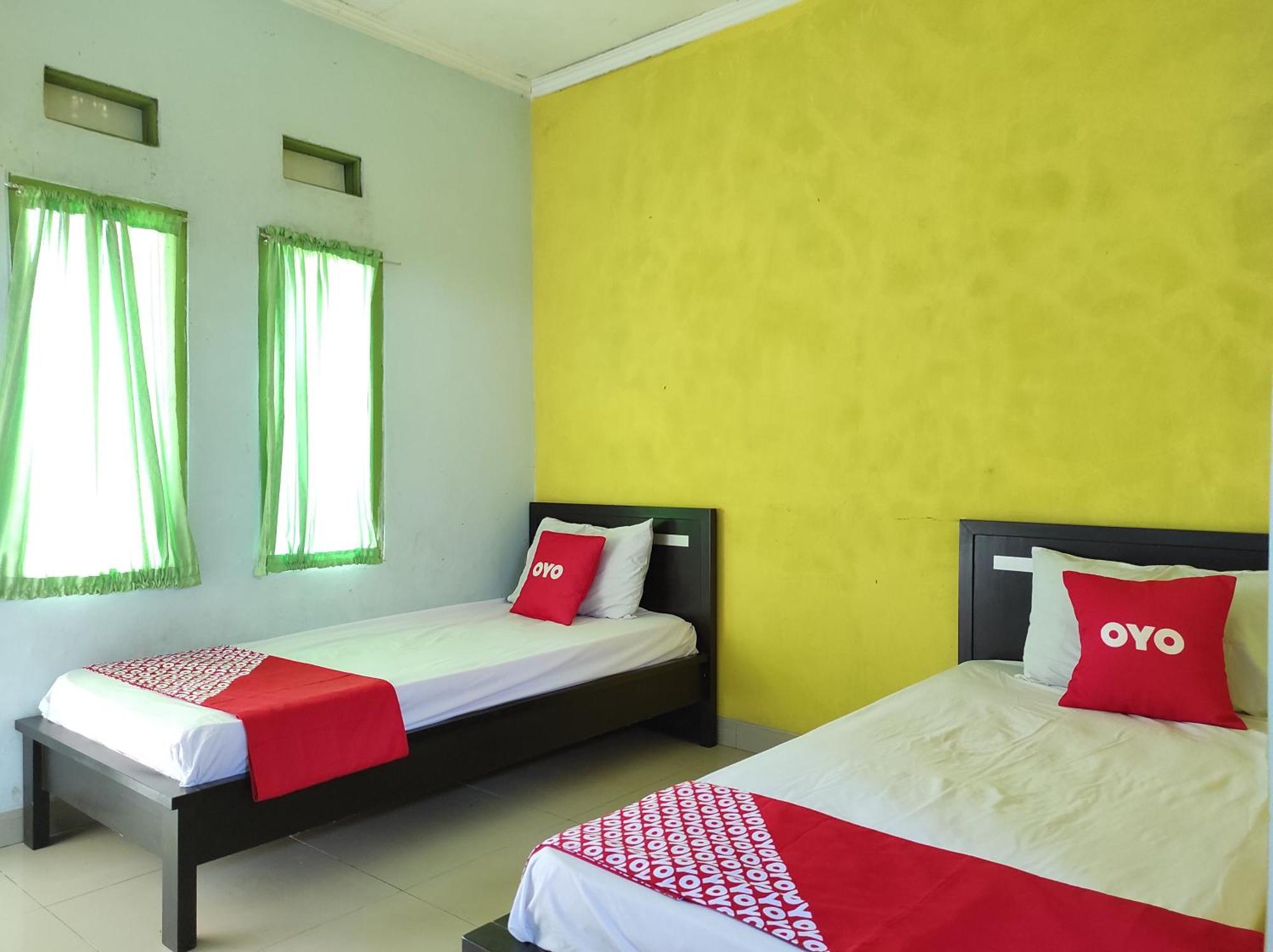 Oyo 90333 Wisma Tenang Jaya Syariah Majalengka Ngoại thất bức ảnh